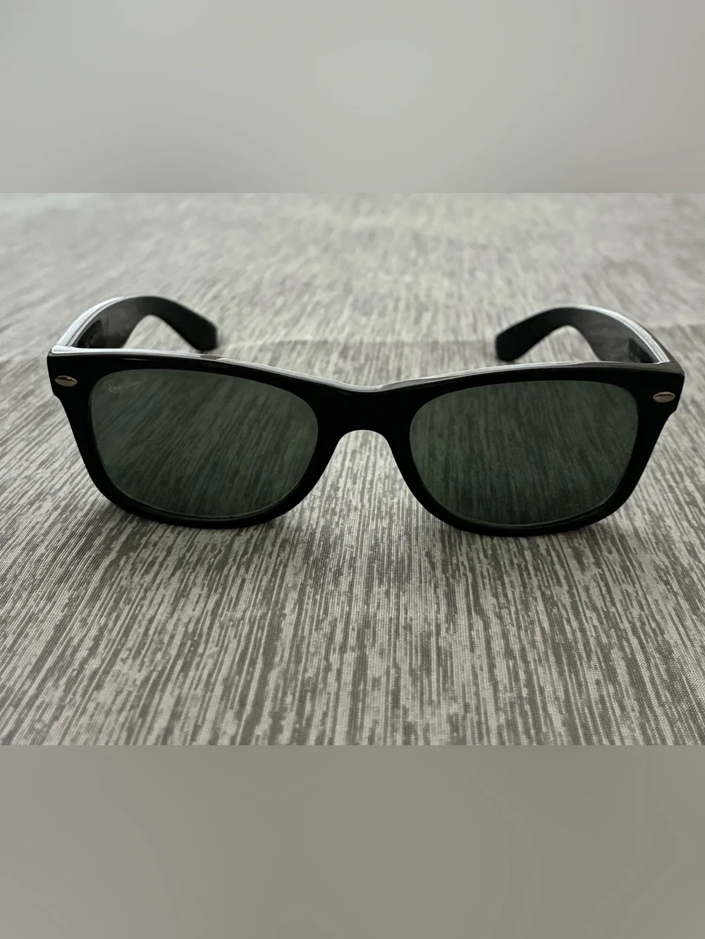 RAY BAN RB2132 901 52mm NEW WAYFARER Black; Green Classic G15